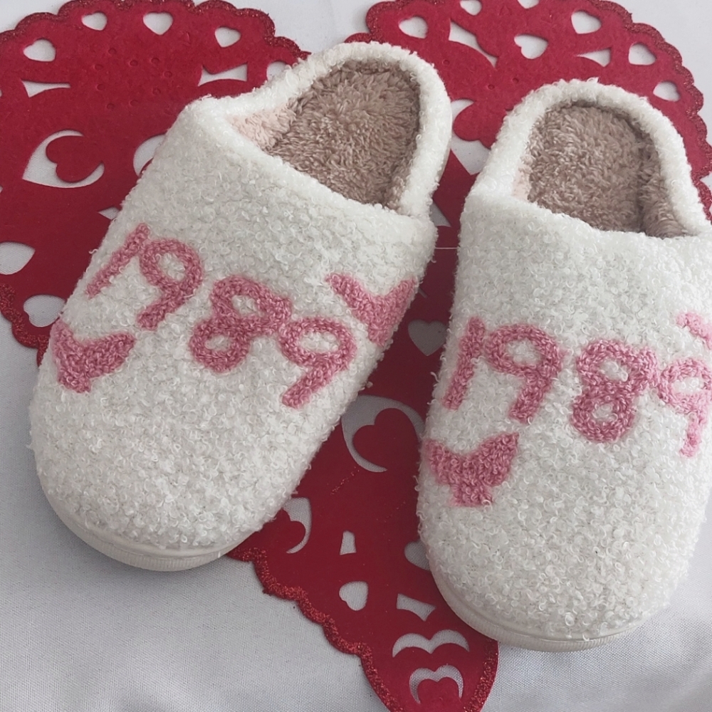 New Comfy Slippers Size 8/9
